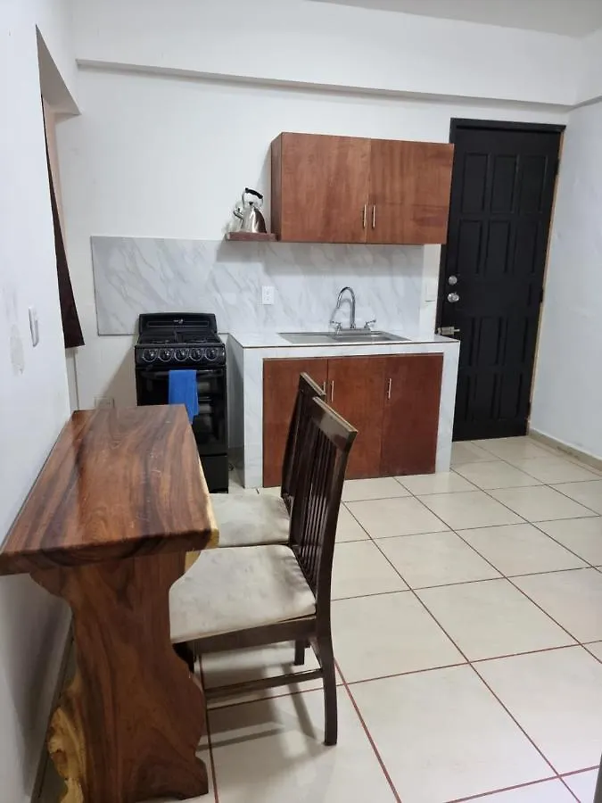 A Una Calle Del Ado 5Ta Avenida Playa del Carmen 0*,