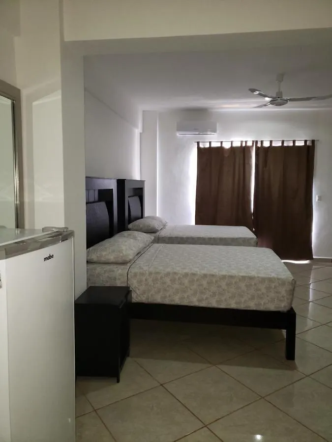 A Una Calle Del Ado 5Ta Avenida Playa del Carmen 0*,